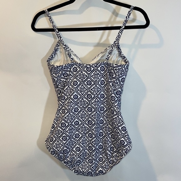 Lands End One Piece Bathing Suit Fully Lined Underwire Size 8 Tummy Control NEW - Picture 4 of 9